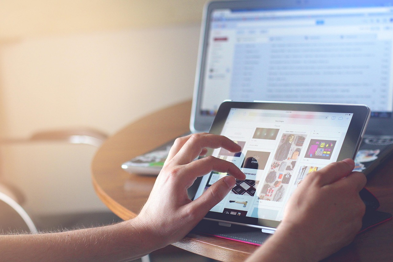 Modern website mockup on multiple devices